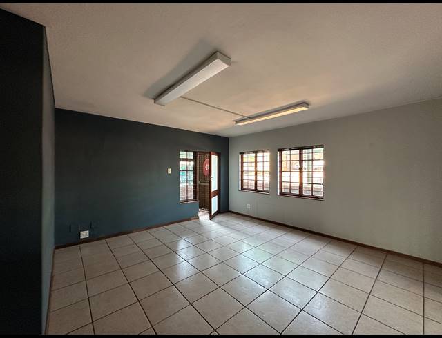 100.50M² OFFICE TO LET IN HIGHVELD
